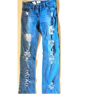 Distressed skinny jeans